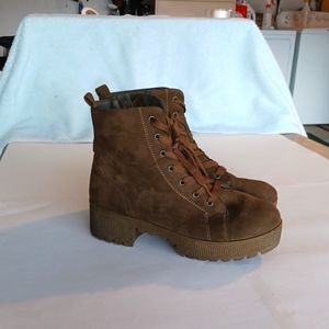 Weeboo Ankle Boots size 9